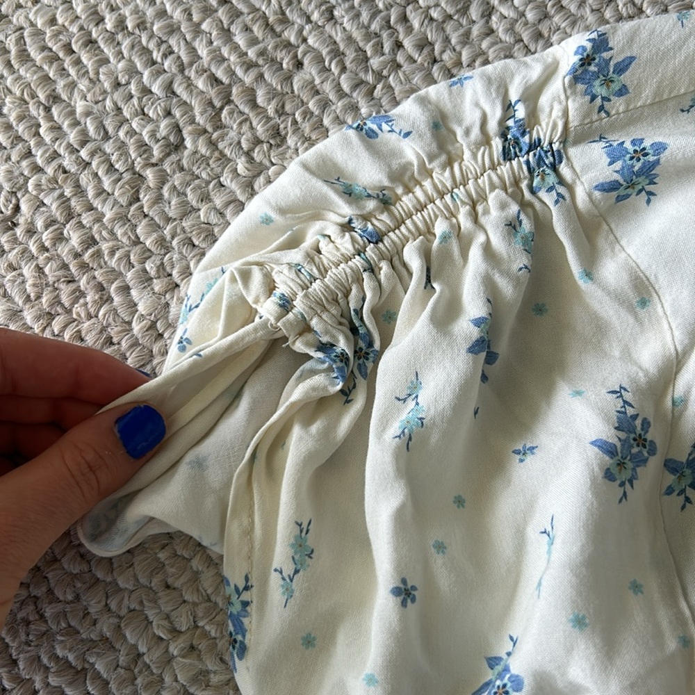 5/$20 Backyard Roses CALLIE ROMPER size medium - Picture 4 of 5